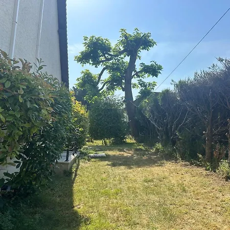 With Private Garden - Apartment